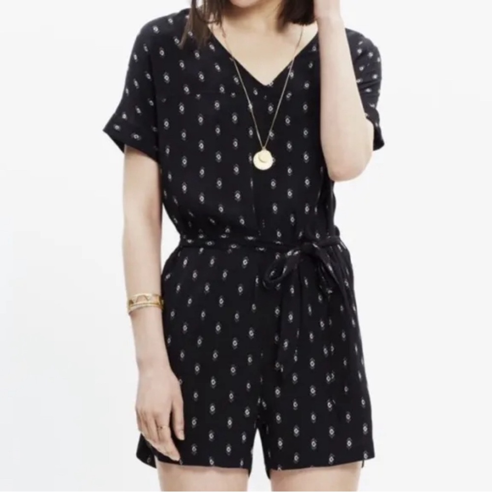 Madewell short sleeve V neck Romper Size Small